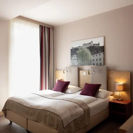 Max 70 I Contactless Check-in Hotel Salisburgo