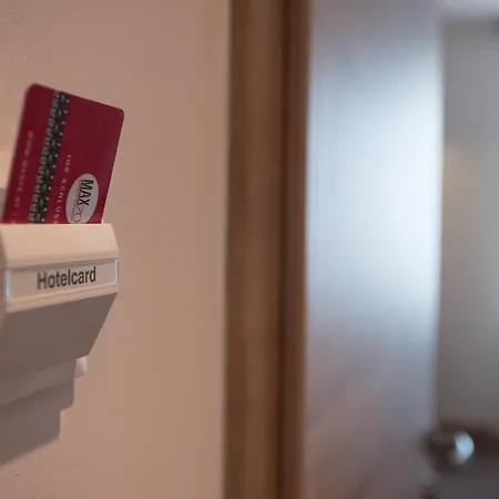 Max 70 I Contactless Check-in Hotel 3*