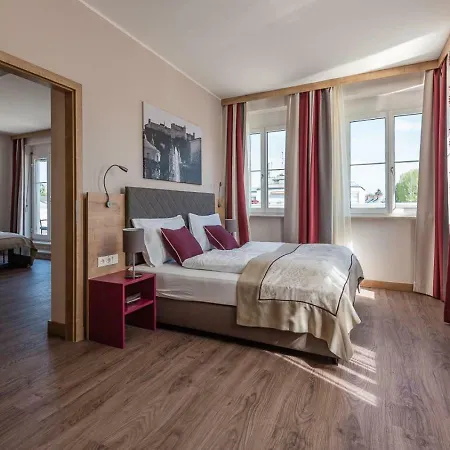 Max 70 I Contactless Check-in Hotel