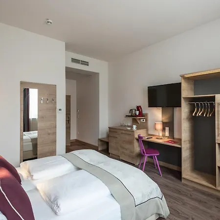 Max70 Hotel 3*